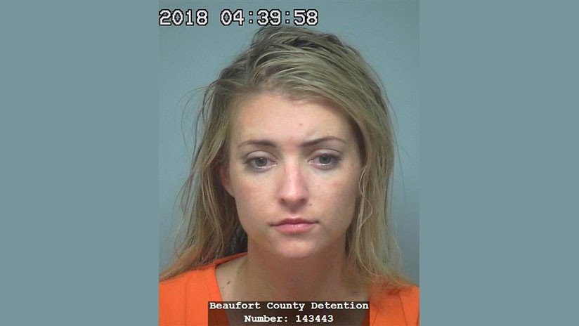 VIDEO: La detienen por conducir ebria y pide que no la arresten por ser una "chica blanca"