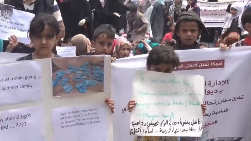 VIDEO: Niños yemeníes protestan contra el bombardeo saudita contra un autobús de escolares