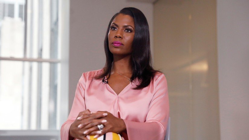 La exempleada de la Casa Blanca Omarosa Manigault dice que Trump intenta silenciarla