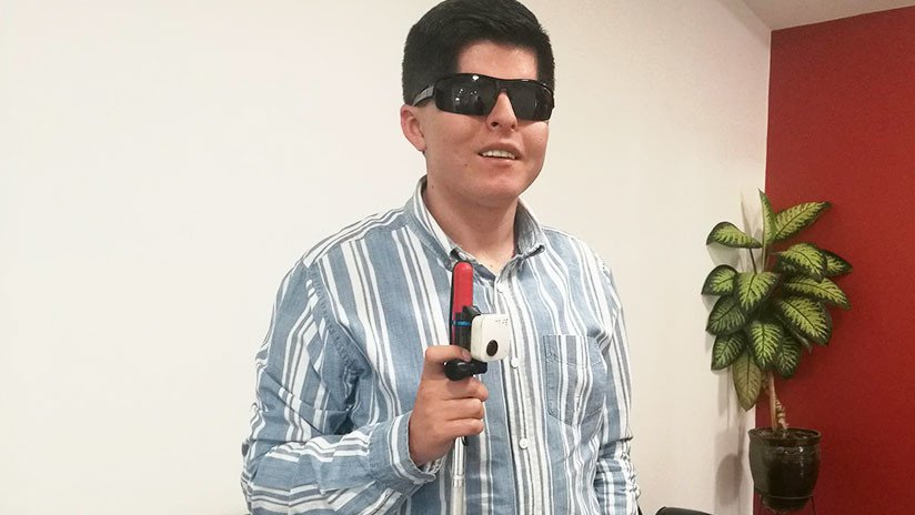 Fabrican en Ecuador dispositivo que mejora movilidad a invidentes: "Podemos caminar más tranquilos"