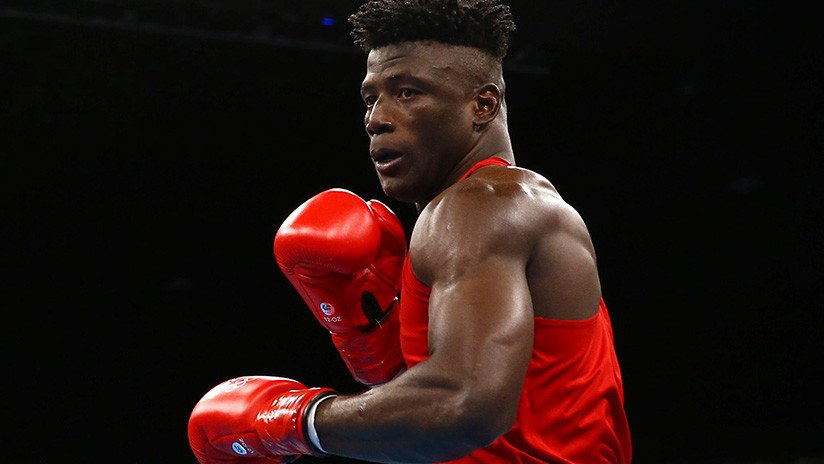 'Sin dar ni golpe': Un boxeador nigeriano firma la victoria más rápida en un ring de EE.UU. (VIDEO)