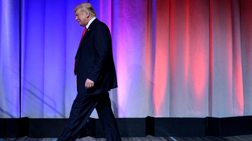 Trump se enfrenta a una ola de críticas por no emitir un comunicado elogiando al "héroe" McCain