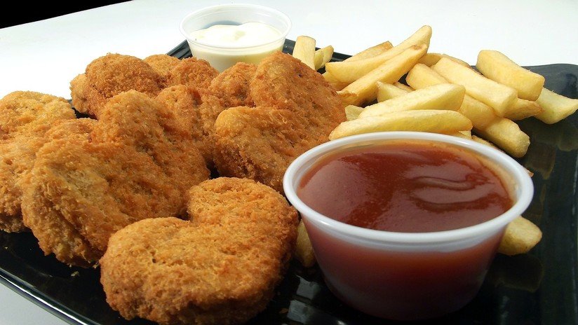 Un británico comió solo 'nuggets' y papas fritas durante 17 años por una extraña enfermedad