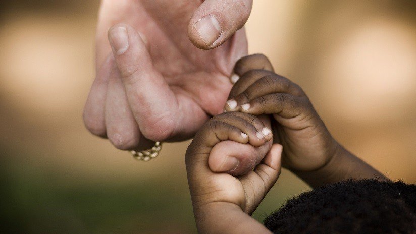 VIDEO: La reacción de una niña al saber que será adoptada conmociona las redes