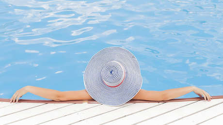 Cierran una piscina en un municipio de Cataluña ante los "reiterados episodios de defecación"