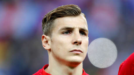 FOTO: El Everton ficha a Digne y los aficionados del eterno rival lo festejan 'como propio'