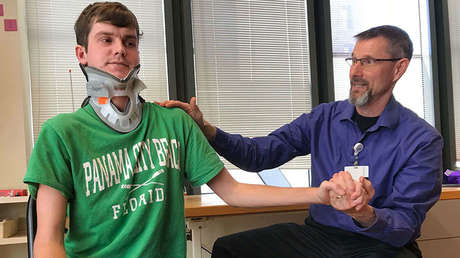 Un sobreviviente de cáncer cerebral se recupera de una decapitación interna tras un accidente vial