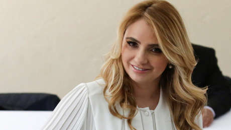 Periodista fotografía a la primera dama de México en un lujoso restaurante en París y es amedrentado