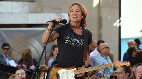 FOTO: Le compra un café a un hombre en una gasolinera… ¡y descubre que es su cantante favorito!