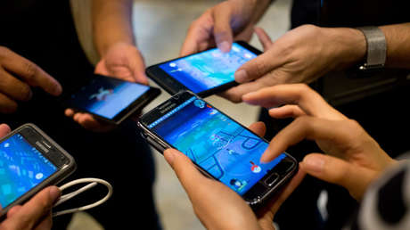 Abuelo de 70 años conectó 11 celulares a su bicicleta para ser el mejor en Pokémon Go (VIDEO)