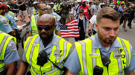 VIDEO: La Policía usa gas lacrimógeno contra manifestantes antifascistas en Washington
