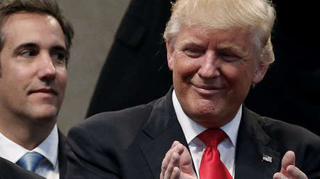 Exabogado de Trump niega que el presidente se comiera un documento con datos sensibles