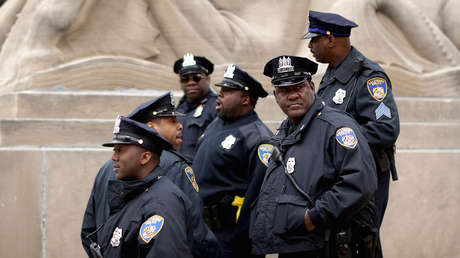 VIDEO: Un policía de EE.UU. golpea brutalmente a un hombre en la cabeza