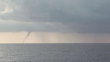 VIDEO: Dos tornados se generan simultáneamente en el golfo de Finlandia frente a la costa de Rusia