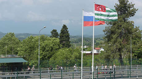 Joven pasa ilegalmente la frontera de Rusia para "leer su libro favorito en silencio"