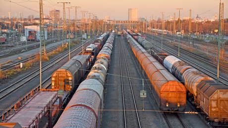 VIDEO: Tormenta arranca el techado de un depósito de trenes en Alemania