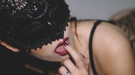 VIDEO, FOTO: Transmiten porno en vez de un partido de fútbol en un club de hinchas en el Reino Unido