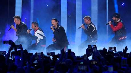 Al menos 14 heridos al colapsar un arco de entrada al concierto de Backstreet Boys en EE.UU.