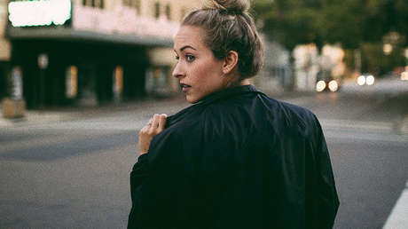 FOTO: Estudiantes mexicanos inventan una cazadora que da descargas eléctricas para combatir el acoso
