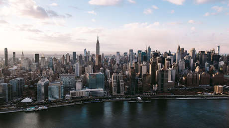 Un pistolero aterroriza a los inquilinos de un edificio con apartamentos de lujo en Nueva York