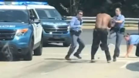 ¿Frecuenta 'El club de la lucha'? Batalla de un hombre contra 4 policías (VIDEO)