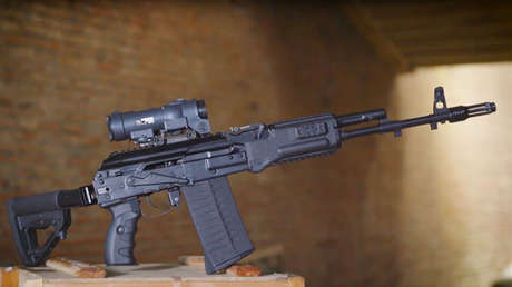 VIDEO: Kaláshnikov presenta un fusil de asalto que dispara los mismos cartuchos que la OTAN