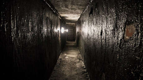 VIDEO: Hallan en EE.UU. un túnel del narcotráfico bajo un local de comida rápida que llega a México 