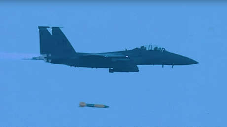 VIDEO: Así cae una bomba nuclear B61-12 (inerte) en EE.UU.