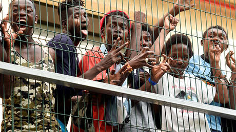 España devuelve a Marruecos a los 116 migrantes que saltaron la valla de Ceuta