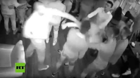 VIDEO: 'Terminator' de la vida real noquea a varias personas en una discoteca rusa