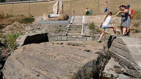 "Cuando me veas, llora": La sequía hace aflorar las antiguas 'piedras del hambre' en Europa Central