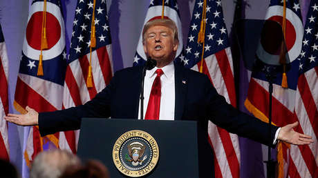 Actriz porno, exsubdirector del FBI y exabogado de Trump recaudan dinero para "contar la verdad"