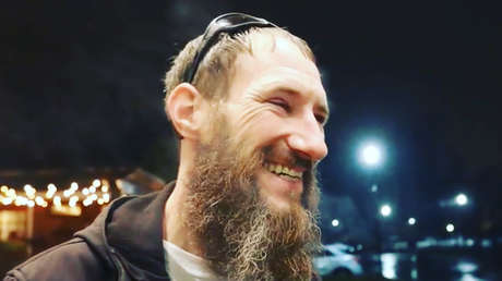 'Si te he visto no me acuerdo': Recaudan 400.000 dólares para un vagabundo y le dan la quinta parte