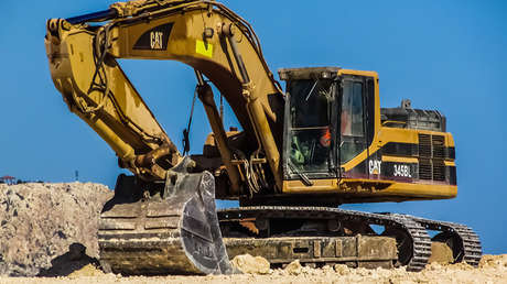 FOTO: Se viraliza la imagen de una excavadora hundida en las obras del nuevo aeropuerto de México