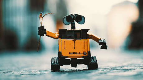 No pudo dejar de jugar y ver TV: Qué pasaría si la inteligencia artificial tuviera curiosidad