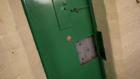 El hombre que provocó que amputaran ambas piernas a su bebé por torturas es agredido en prisión