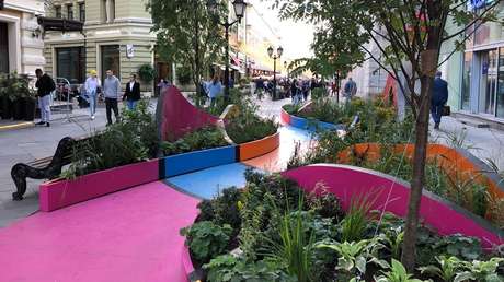 El jardinero español que lleva los colores de Kandinski a las calles de Moscú