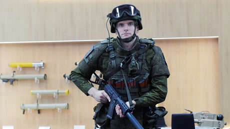 VIDEO: Rusia prueba un exoesqueleto que permite disparar una ametralladora con solo un brazo