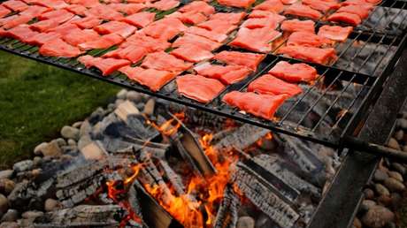 Advierten que cocinar con carbón o leña incrementa el riesgo de muerte a causa de una enfermedad
