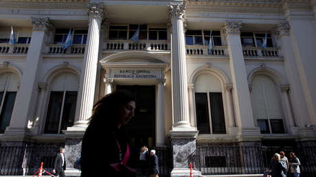 Argentina: El valor del dólar supera los 32 pesos y alcanza otro pico histórico