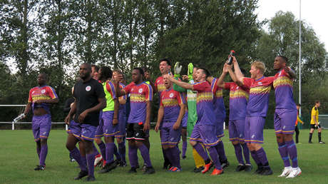 Un equipo inglés de fútbol arrasa en España con las ventas de su camiseta antifascista