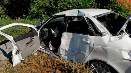 VIDEO: Un auto realiza una extraña maniobra y lo arrolla un ferrocarril a toda velocidad