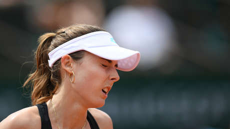 VIDEO: Polémica tras advertencia a una tenista por quitarse la camiseta en pleno partido en EE.UU.