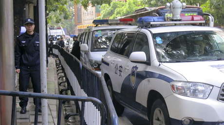 VIDEOS: Un vehículo "fuera de control" atropella a varias personas frente a un hospital en China