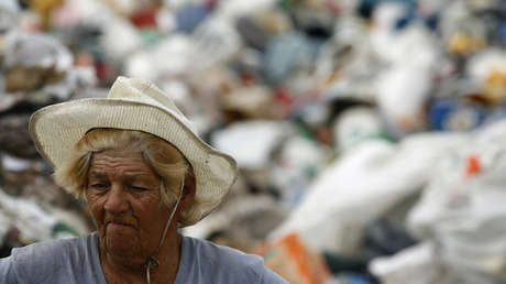 VIDEO: Un recolector de basura salva de una muerte inminente a un perrito en Uruguay