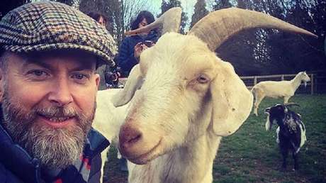 Revelan que las cabras prefieren a las personas felices y sonrientes (VIDEO)