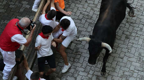 Muere un hombre corneado en una fiesta taurina en España (VIDEO)