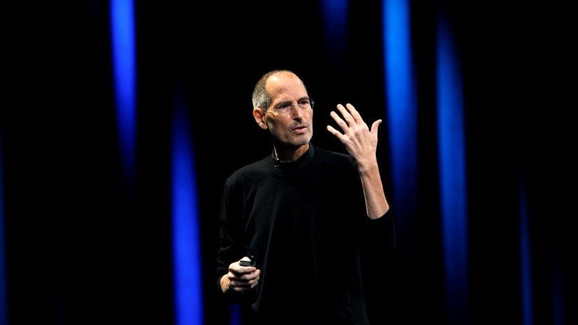 La hija de Steve Jobs afirma que su padre la obligaba a ver sus escenas sexuales con su madrastra