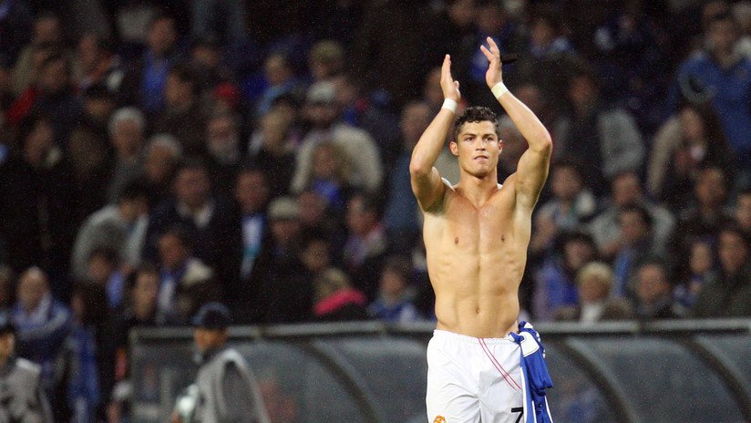 Revelan qué hacía CR7 desnudo en el vestuario cuando le dijeron que Messi era mejor jugador que él