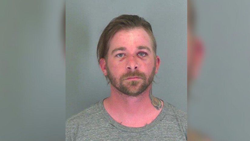 "El fuego estaba caliente": Incendia su casa con intención de morir abrasado pero cambia de idea